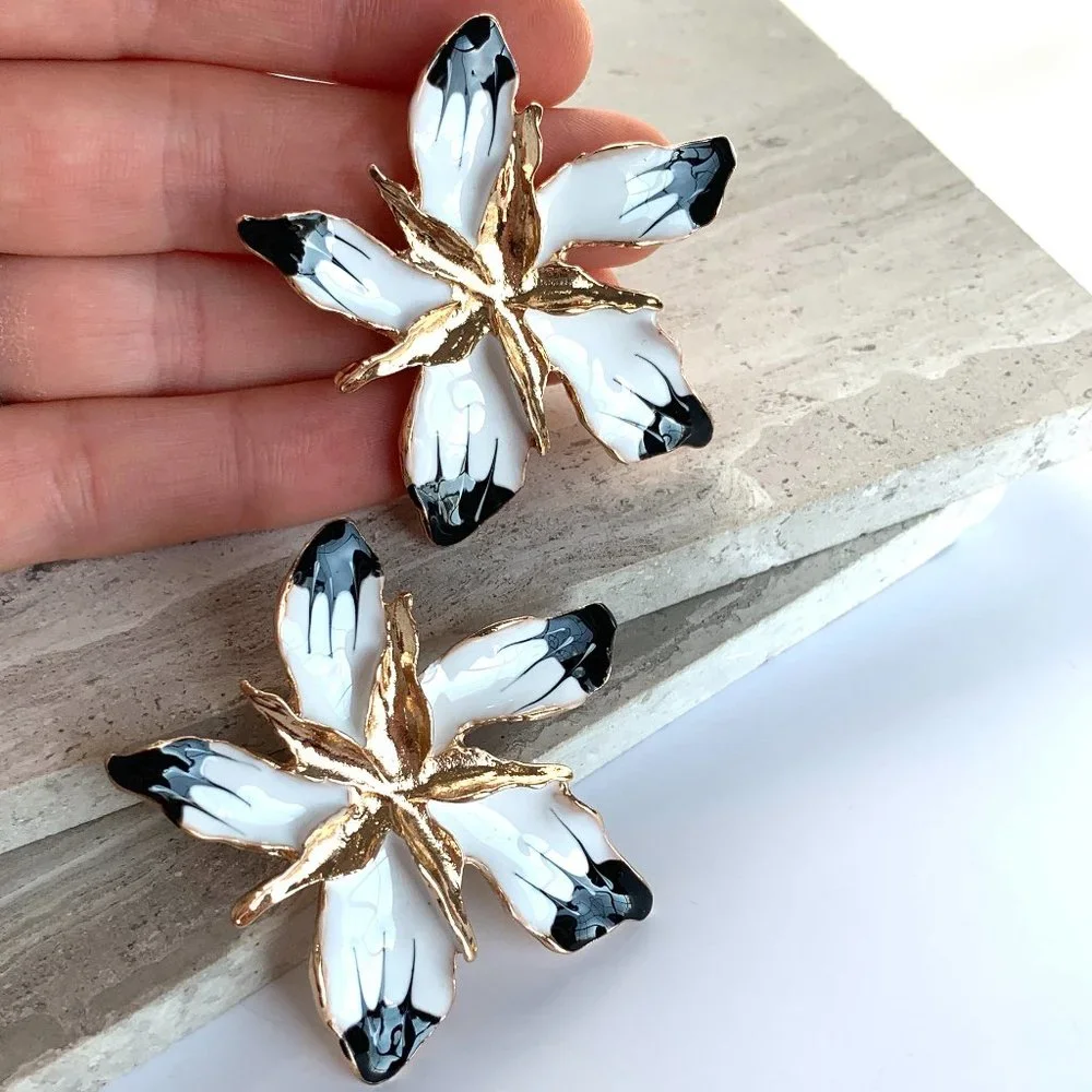NEW ~ Anthropologie Black & White hand-painted Oversized Flower Earrings - Picture 6 of 8